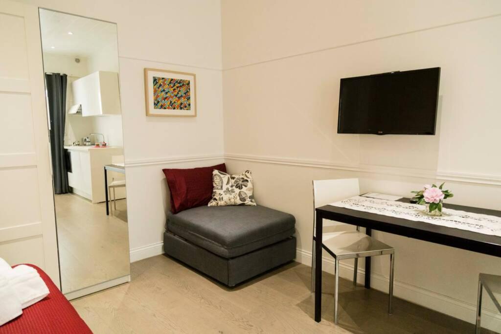 Casa Alessandra Colosseo โรม ภายนอก รูปภาพ