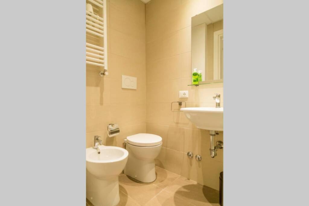 Casa Alessandra Colosseo โรม ภายนอก รูปภาพ
